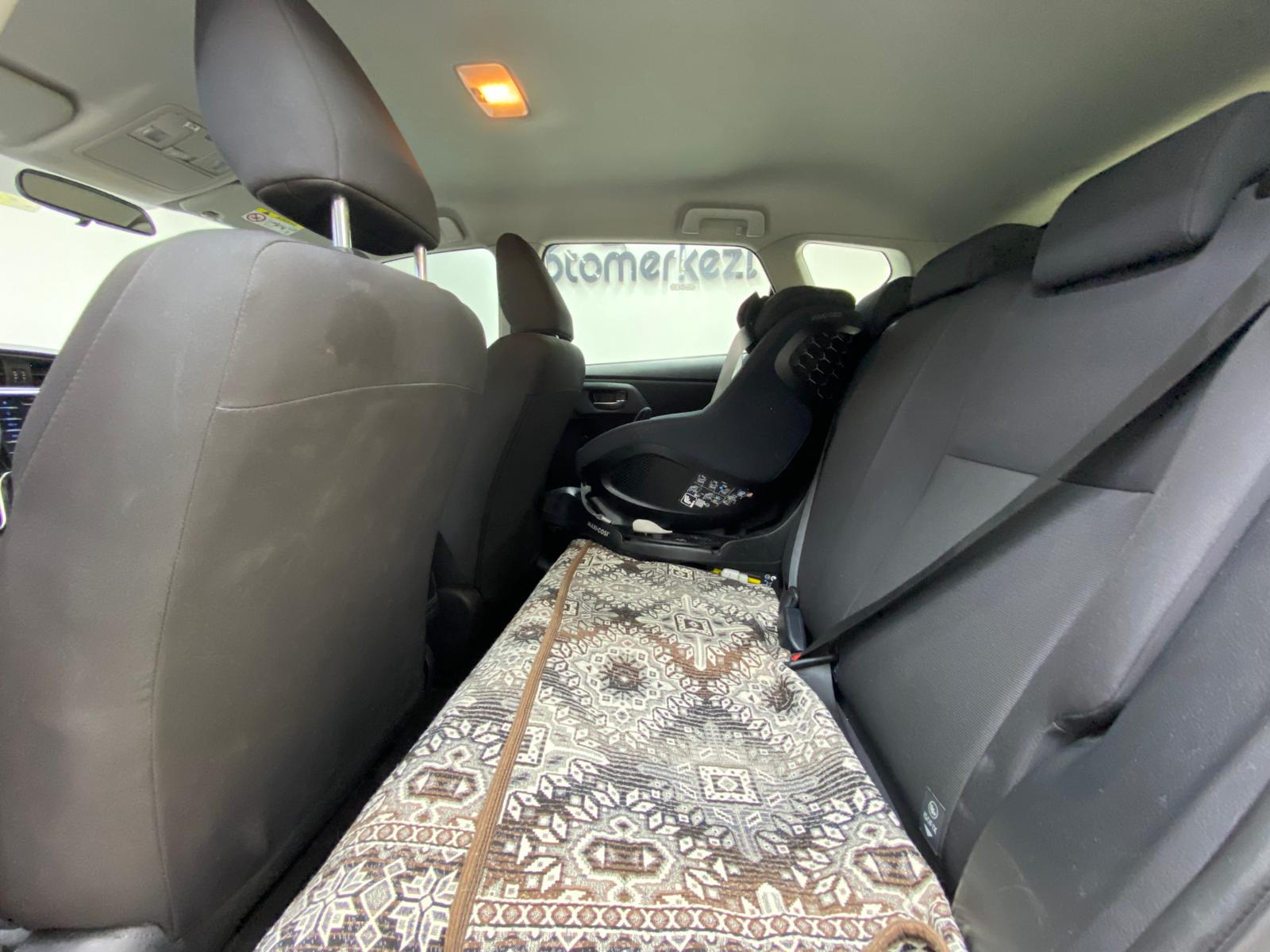 TOYOTA AURIS 16